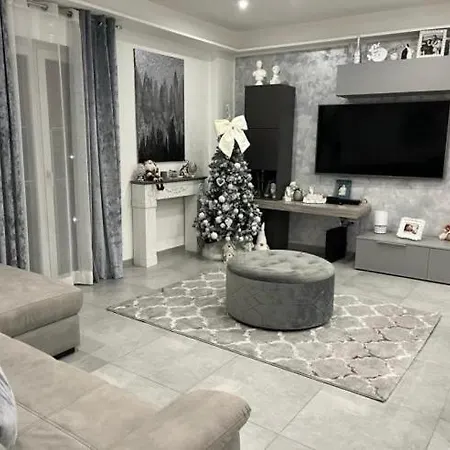 Apartman White Modern Close To The Red Metro