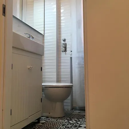 Apartman White Modern Close To The Red Metro *